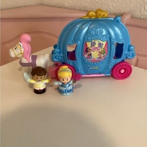 Fisher Price 2020 Little People Disney Cinderella Dancing Carriage With Figures